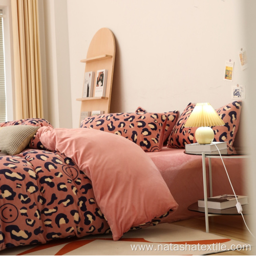 Fashion pink leopard home warm soft bed sets